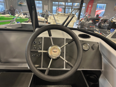 Лодка YAVA XL FISH с доп. опциями