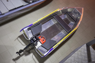 Моторная лодка Салют Realcraft 370