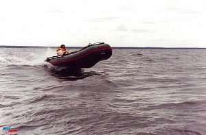 Лодка "CMB-380"