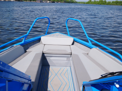 Моторная лодка Салют 585 BR (BowRider)