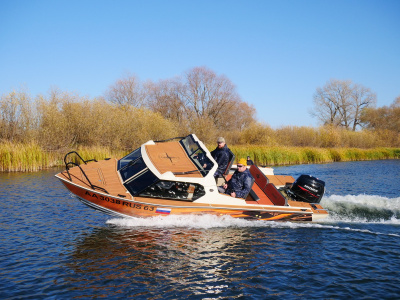 Моторная лодка Салют-585 HT