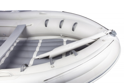 Лодка Badger ARL390 с штормовым бортом
