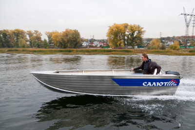 Моторная лодка Салют Classic 430 (Румпельный)