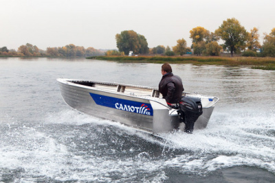 Моторная лодка Салют Classic 430 (Румпельный)