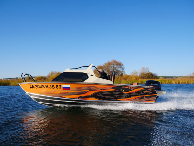 Моторная лодка Салют-585 HT