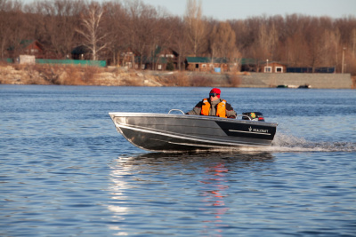 Моторная лодка Салют Realcraft 370