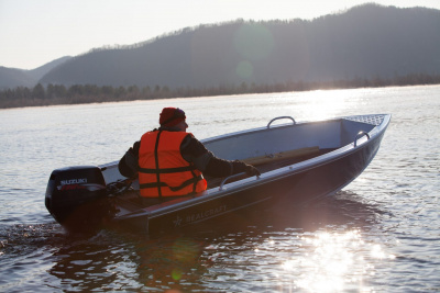 Моторная лодка Салют Realcraft 370