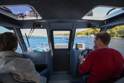 Моторная лодка Салют Realcraft 600 Cabin