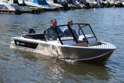 Моторная лодка Салют PRO 430 и PRO 430 JET